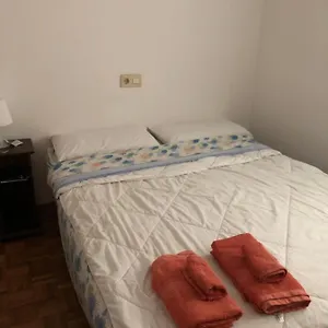 Doble En Figueres Con Baño Compartido Figueras